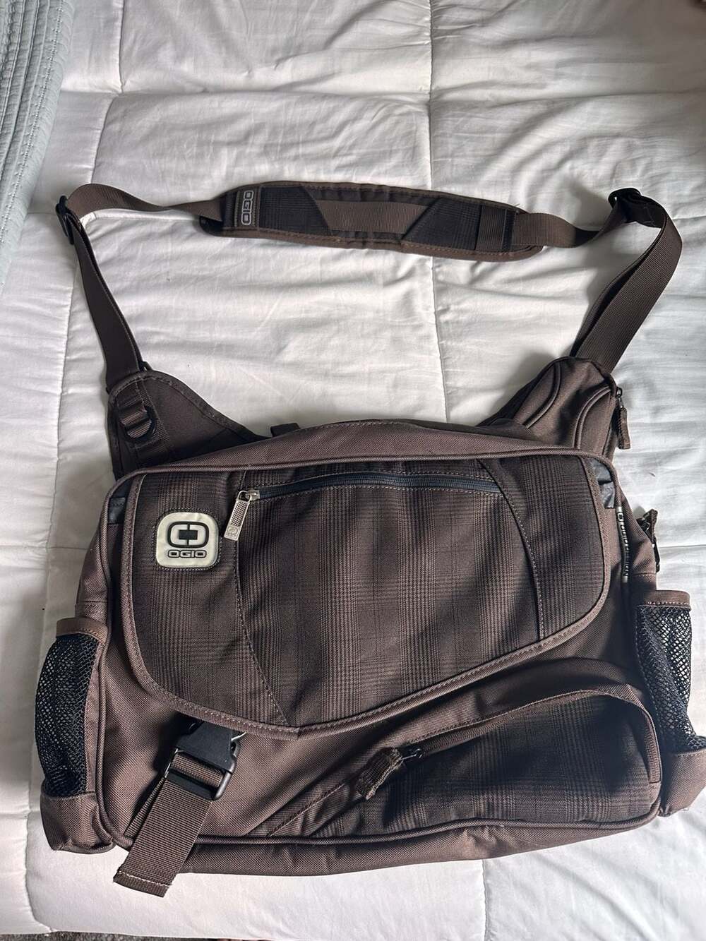 OGIO Brown Messenger Bag Tech Specs Laptop Sleeve Multi Pocket